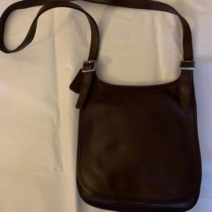 Vintage Coach 9135 Brown Leather Crossbody
P/O